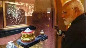 Premier Modi vor antiken Edelsteinen bei Ausstellungseröffnung | Premier Modi vor antiken Edelsteinen bei Ausstellungseröffnung