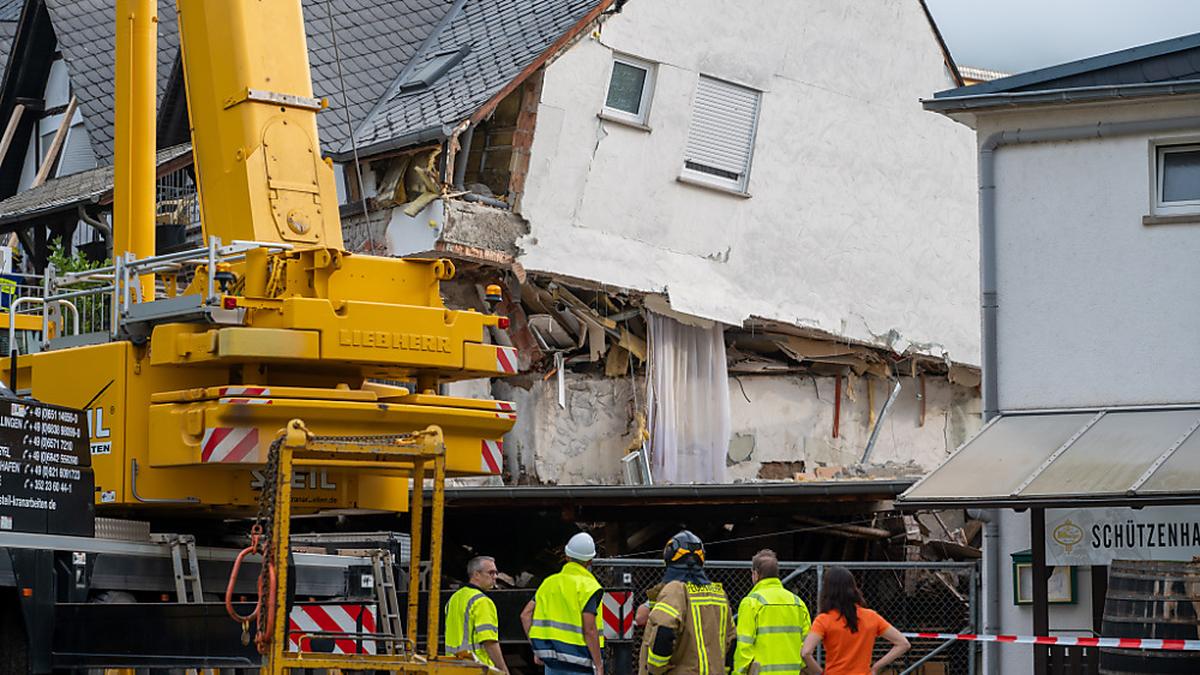 Das Gebäude ist einsturzgefährdet, die Giebelseite muss nun abgerissen werden