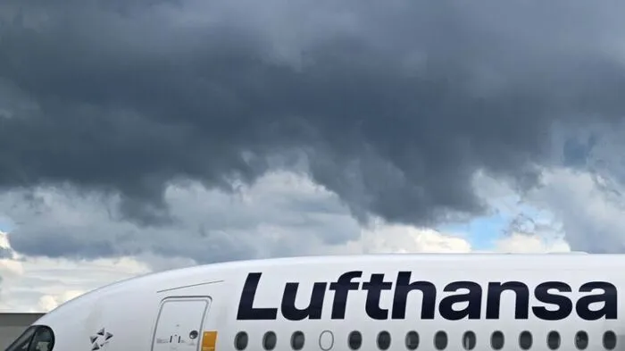 Bugfahrwerk plötzlich eingeklappt | Bugfahrwerk plötzlich eingeklappt