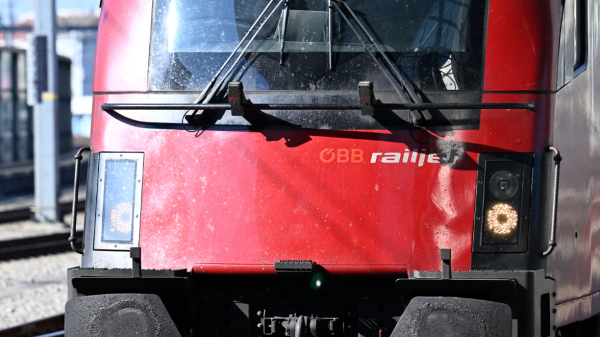 Die Polizei rückte am Nachmittag zu dem Railjet aus | Die Polizei rückte am Nachmittag zu dem Railjet aus