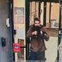 Die Polizei veröffentlichte Überwachungskamera-Bilder eines mutmaßlichen Schützen | Die Polizei veröffentlichte Überwachungskamera-Bilder eines mutmaßlichen Schützen
