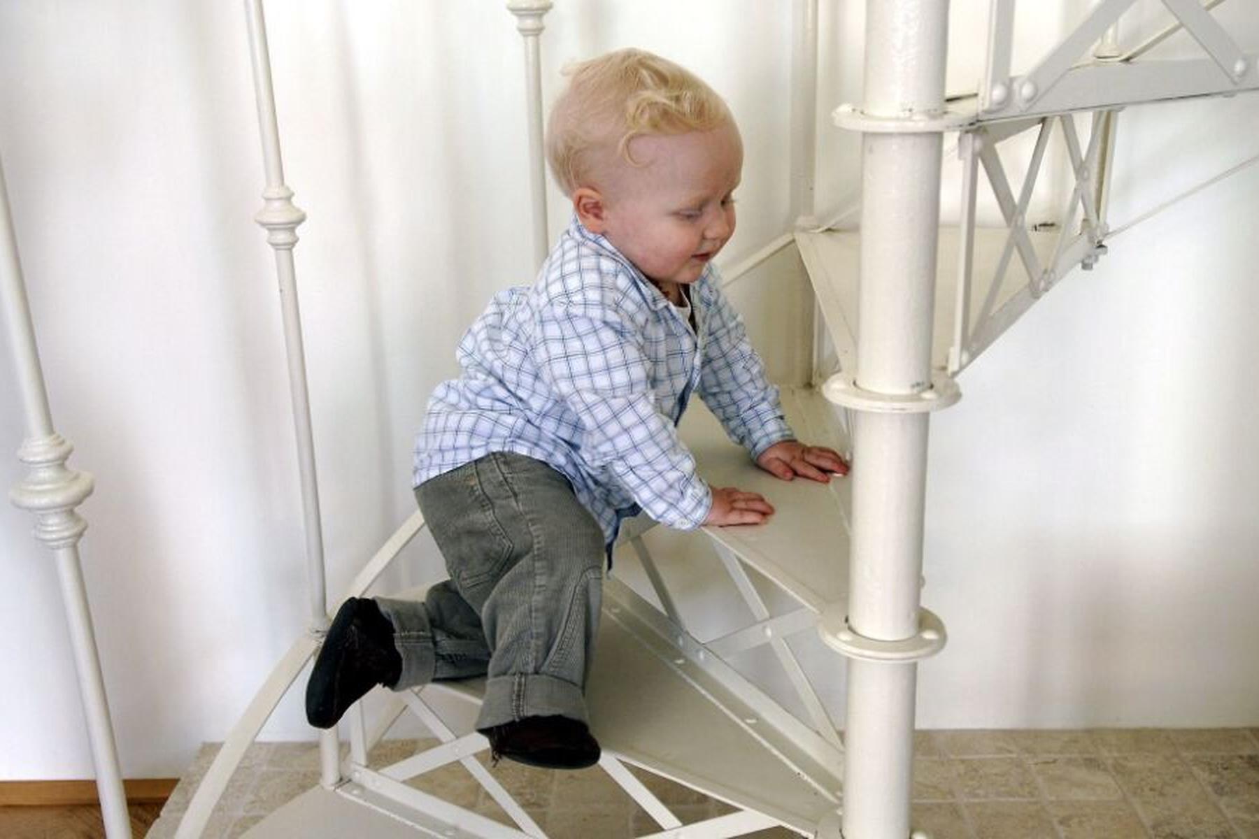 Linz/Wien: Test zeigt Sicherheitsmängel bei Treppenschutzgittern