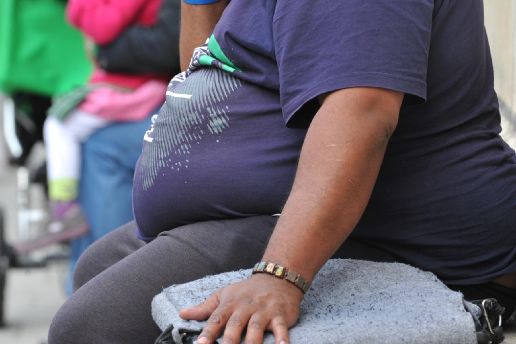 Pomanjkanje vode bi lahko pri ljudeh povzročilo debelost, ugotavlja študija dunajskih znanstvenikov