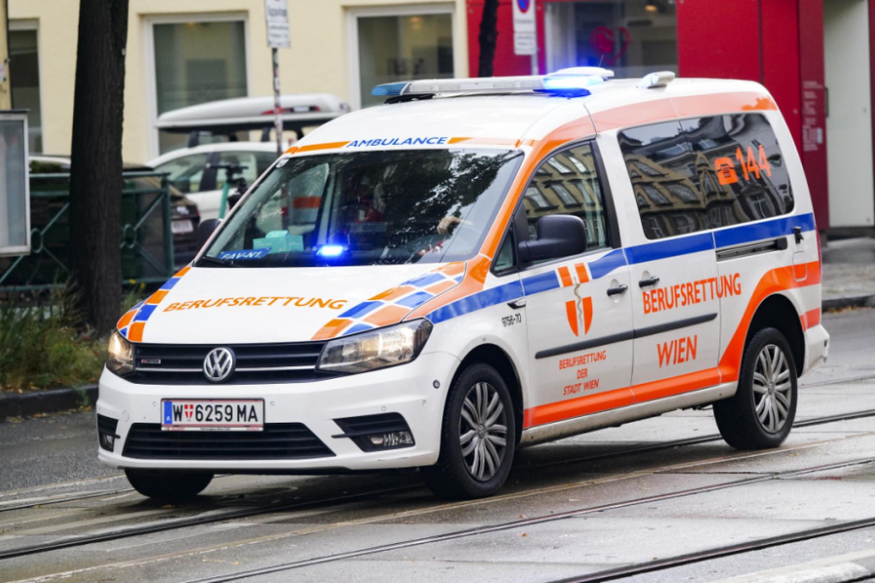 Wien: Radfahrerin nach Kollision mit Lkw in Wien in Lebensgefahr