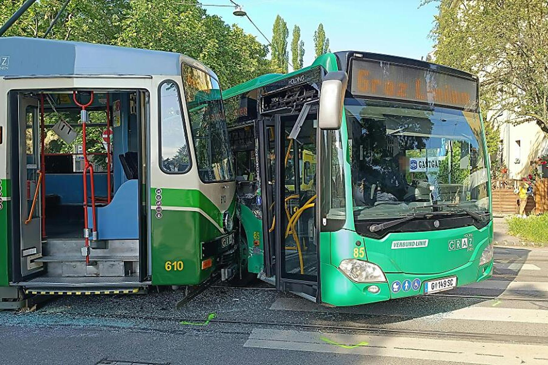 Graz: 17 Verletzte bei Kollision zwischen Tram und Bus in Graz
