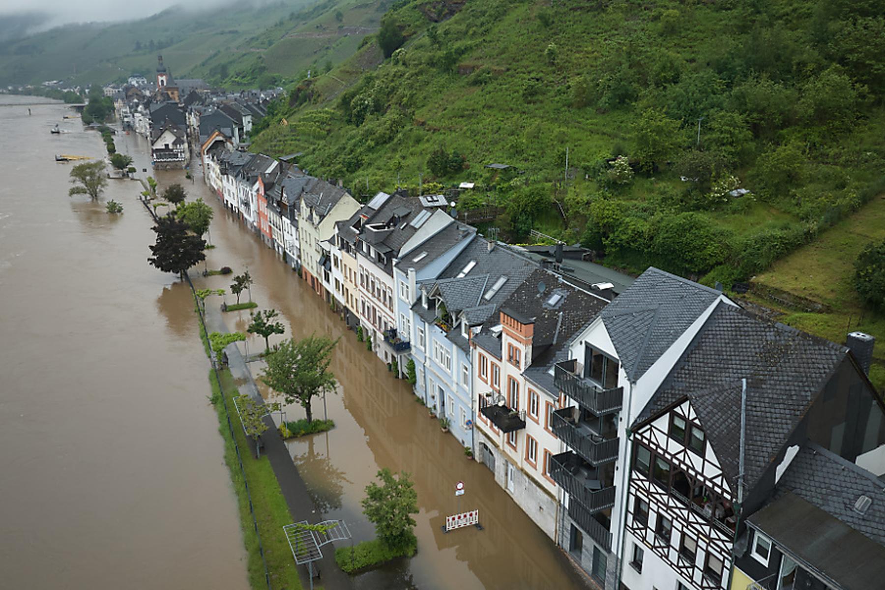 Mainz/Trier: Aufräumarbeiten nach Hochwasser in Deutschland gestartet