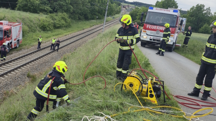 Einsatzkräfte am Unfallort bei Allentsteig | Einsatzkräfte am Unfallort bei Allentsteig