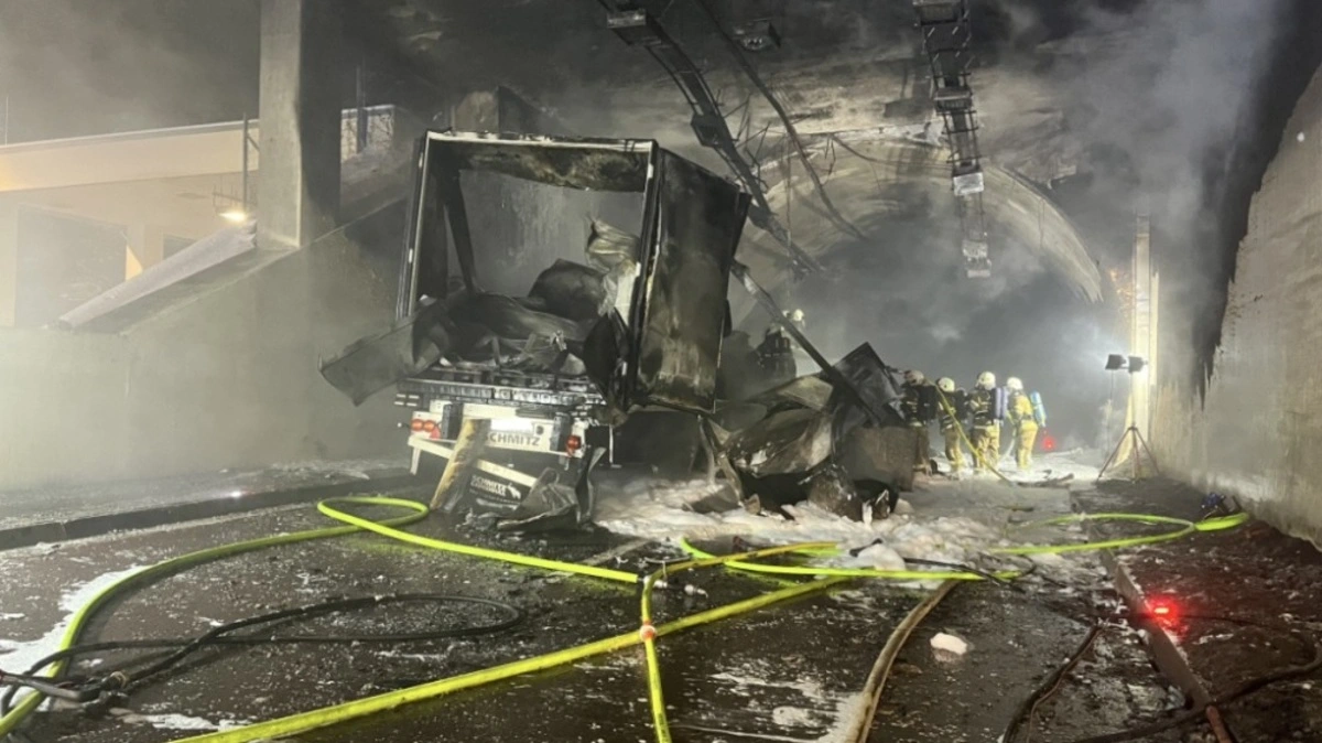 Der Brand am Freitagabend hat schwere Schäden im Tunnel verursacht | Der Brand am Freitagabend hat schwere Schäden im Tunnel verursacht