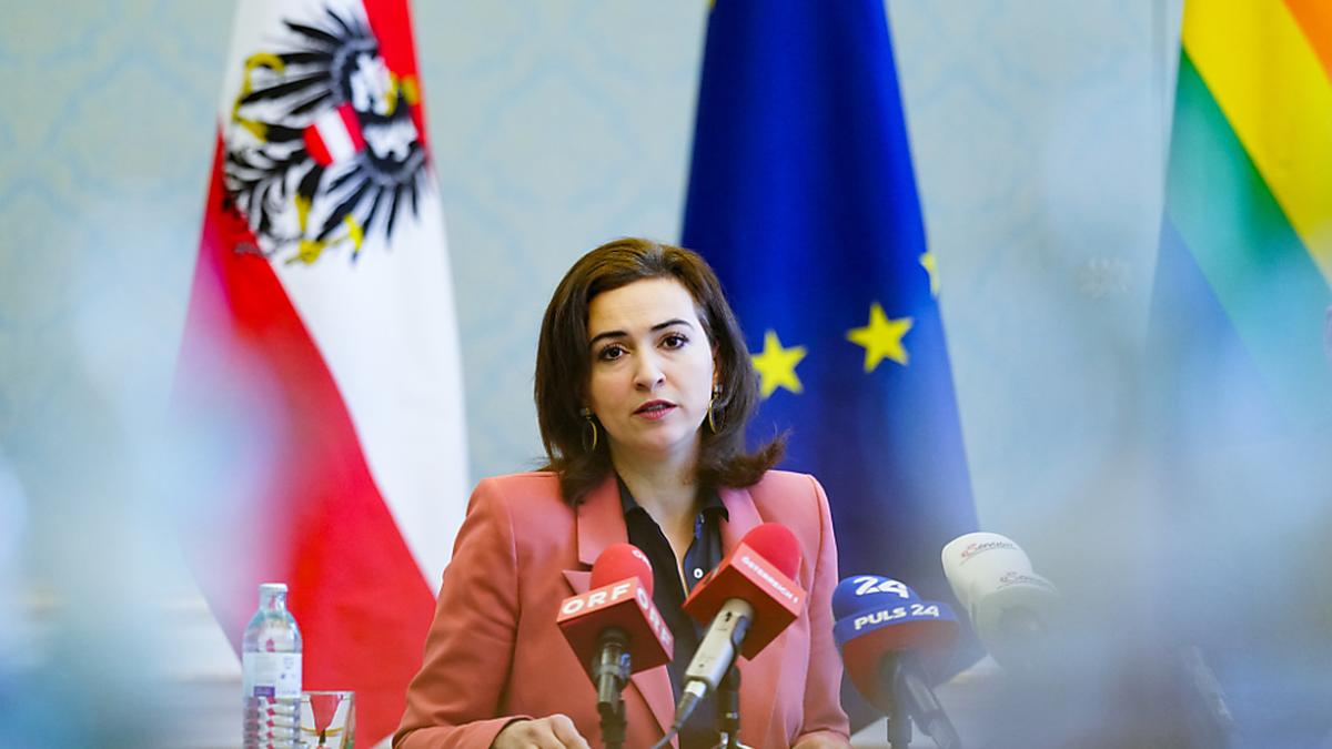 Justizministerin Alma Zadić | Justizministerin Alma Zadić startet die Rehabilitation von strafrechtlich verfolgten Homosexuellen.