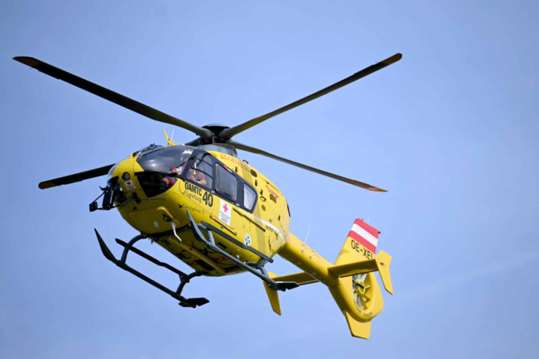 Sedemletnik se je poškodoval v nesreči s tovornjakom, najstnik ga je rešil