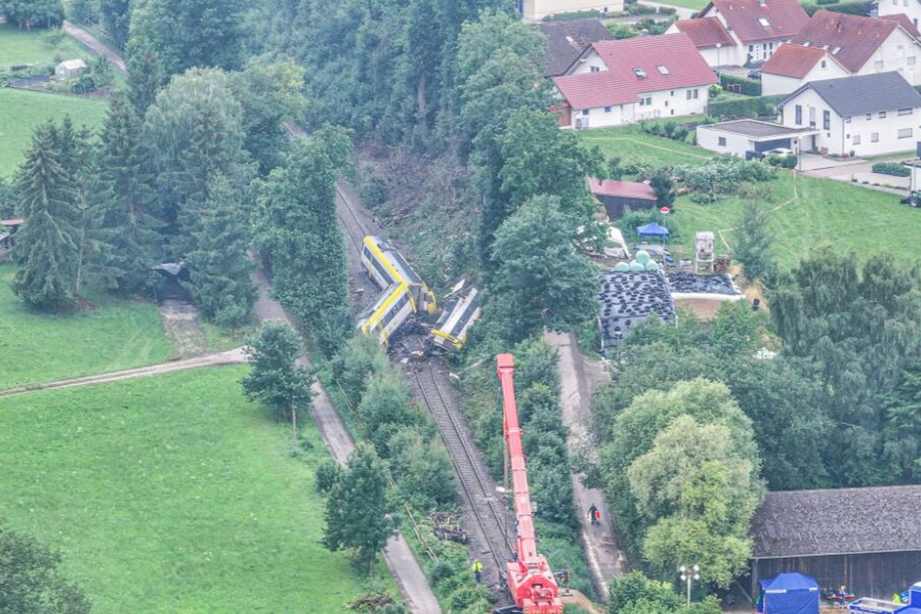 Berlin: Bergung nach Zugsunglück in Deutschland dauert länger
