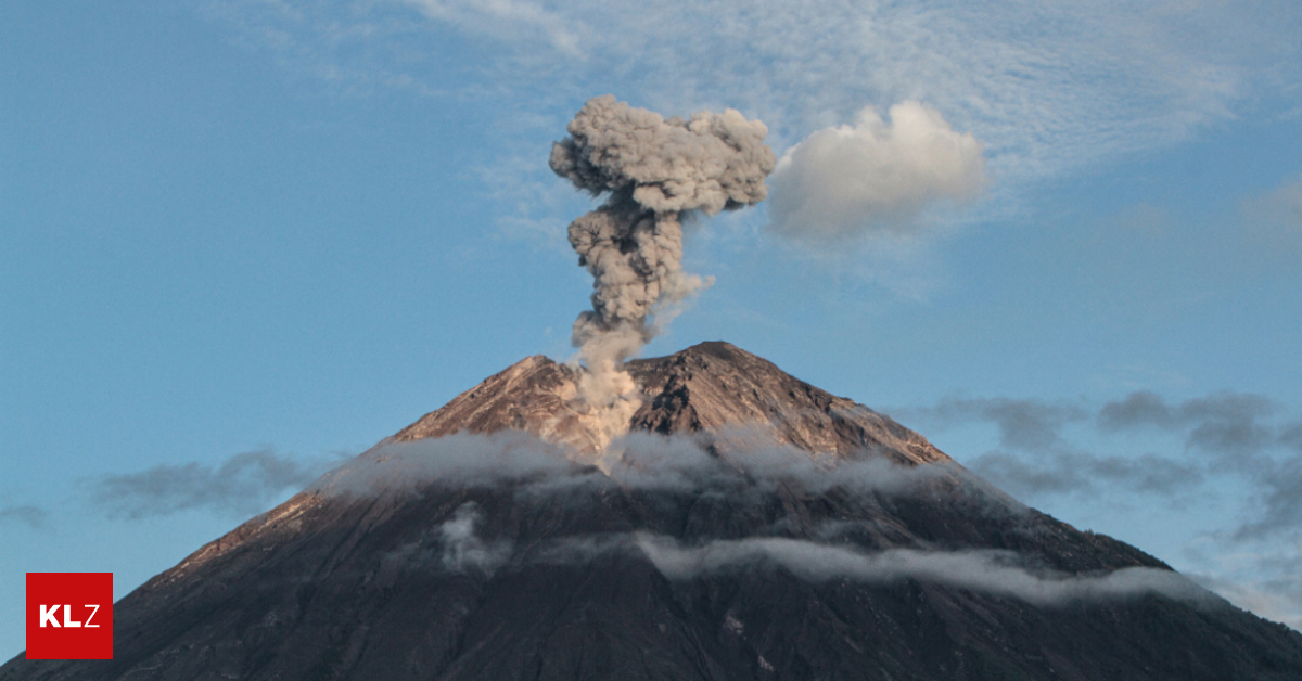 Jakarta: Vulkan Semeru auf Java spuckt 2.000 Meter hohe Aschesäule
