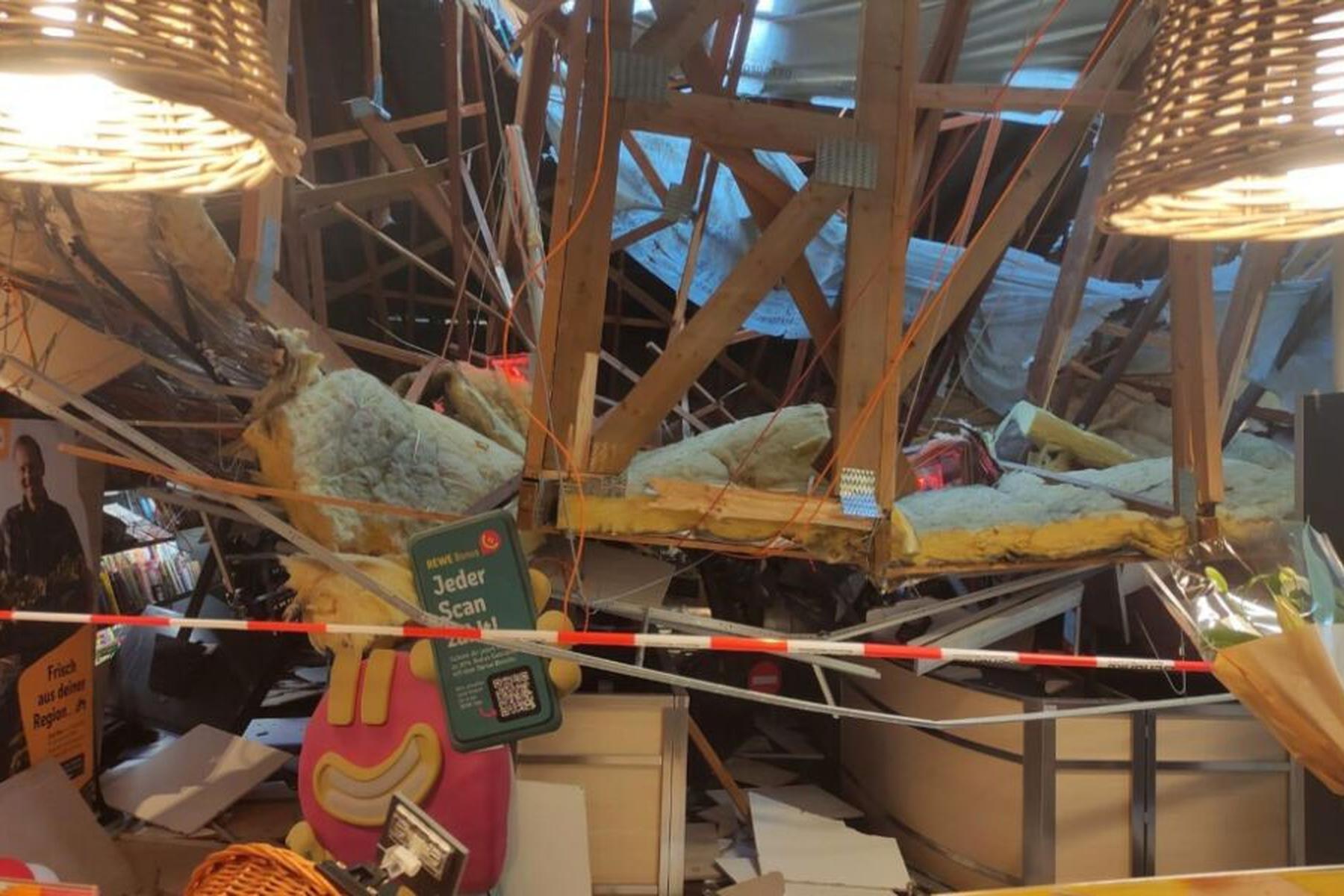 Freiburg im Breisgau: Verletzte bei Einsturz von Supermarktdach in Süddeutschland