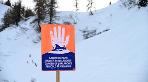 Eine Person starb nach einem Lawinenabgang in Tirol