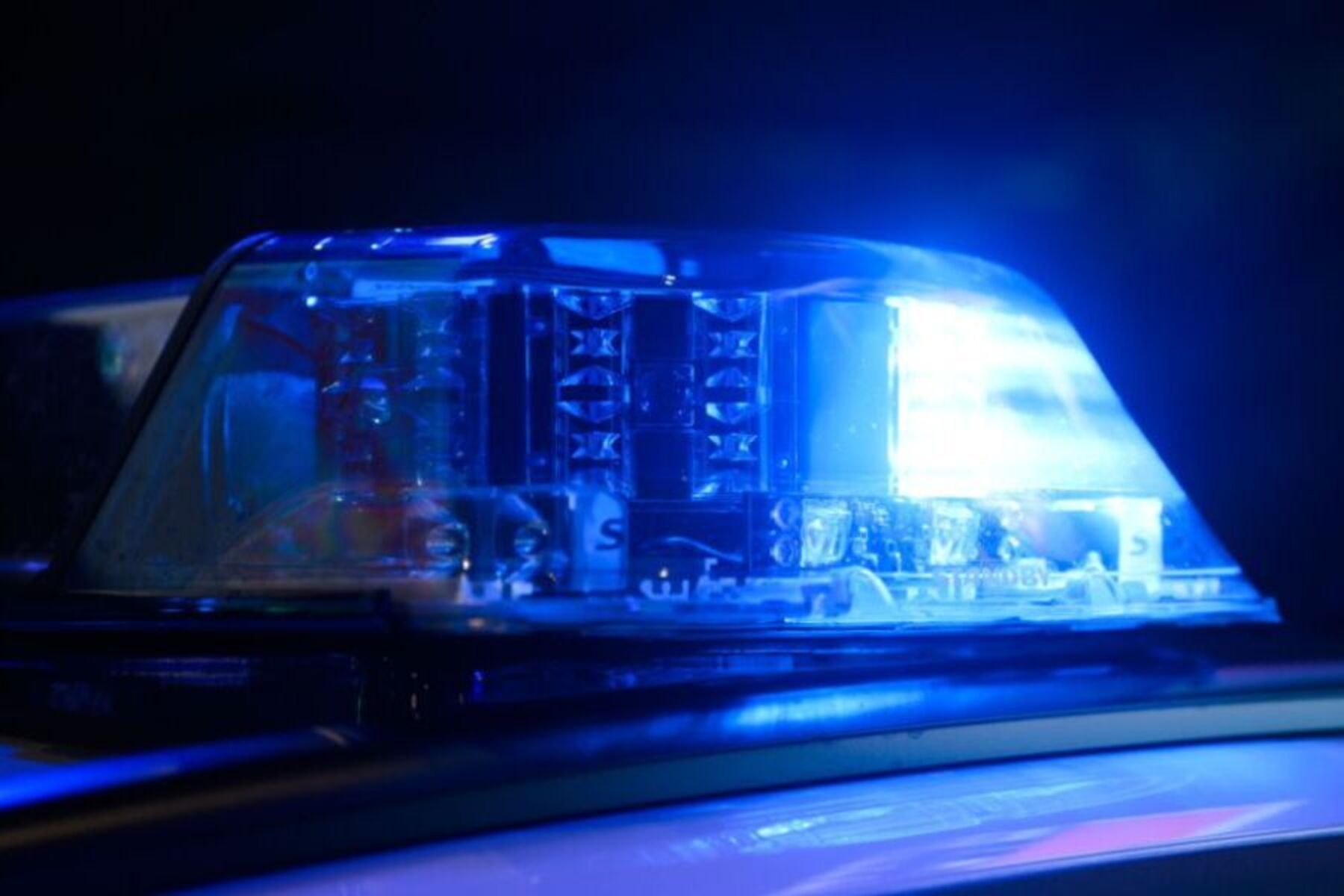 Frau bei Wiener Bushaltestelle Spritze in Oberarm gerammt