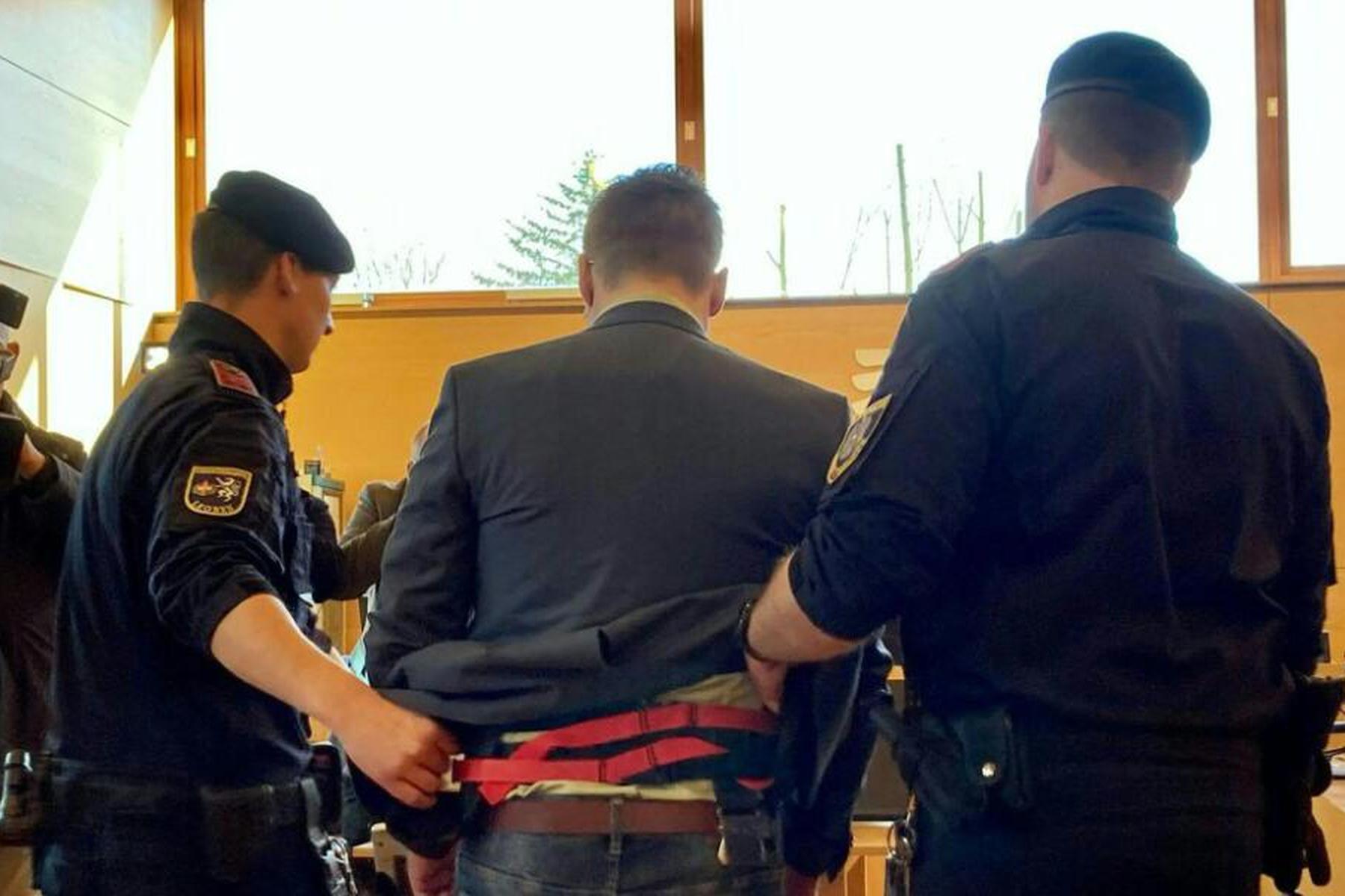 Leoben: Polizist wegen Mordes in Leoben angeklagt
