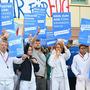 Personal protestierte vor dem Lorenz-Böhler-Spital | Personal protestierte vor dem Lorenz-Böhler-Spital