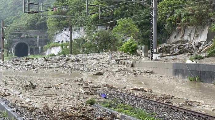 Schäden nach dem neuerlichen Erdbeben in Taiwan | Schäden nach dem neuerlichen Erdbeben in Taiwan