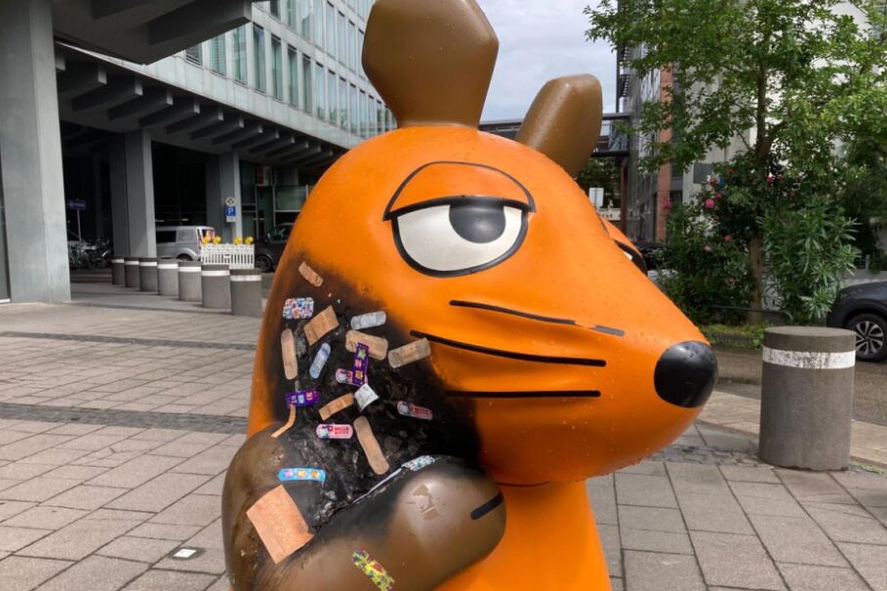 Köln: Fahndung nach Brandanschlag auf Maus-Figur in Köln