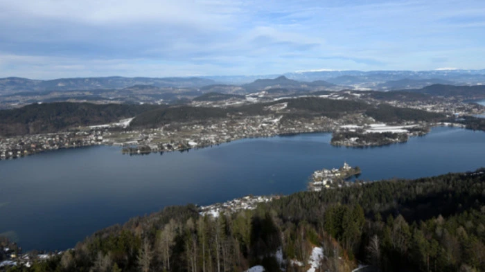 Der Wörthersee ist der großte See in Kärnten. | Der Wörthersee ist der großte See in Kärnten.