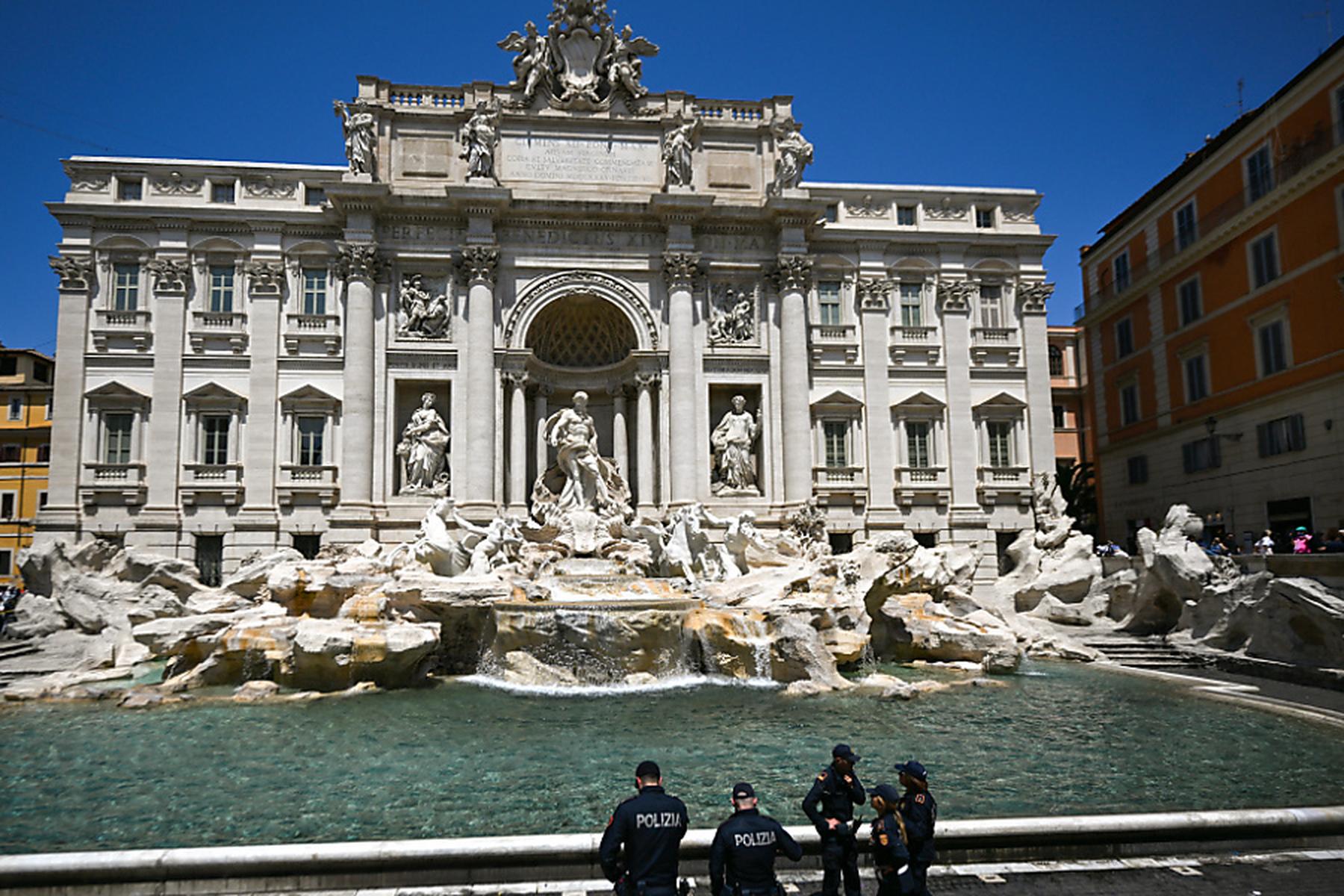 Rom: Diskussion um Münzenautomat vor Trevi-Brunnen in Rom
