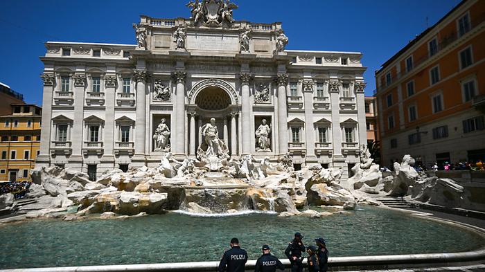 Der Trevi-Brunnen in Rom gilt unter Touristen als Attraktion | Der Trevi-Brunnen in Rom gilt unter Touristen als Attraktion