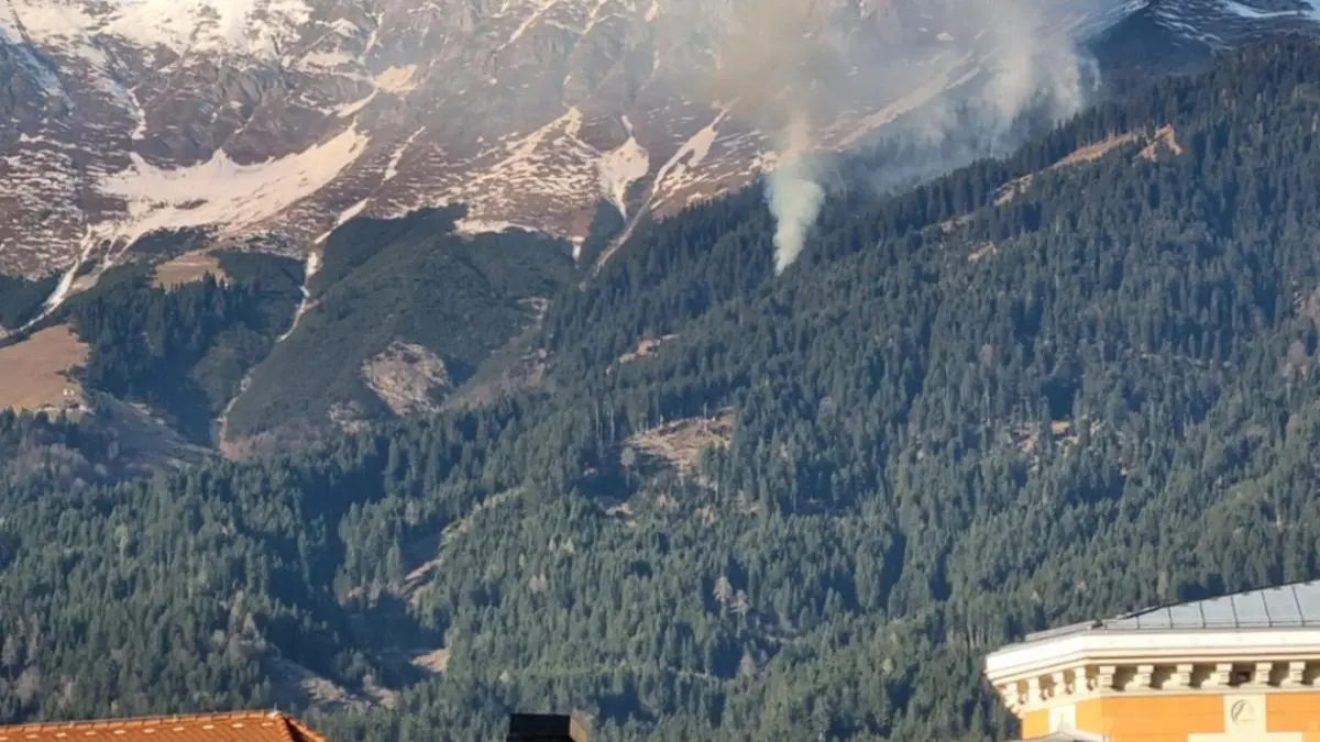 Der Brand beschäftigt die Einsatzkräfte seit Samstag intensiv | Der Brand beschäftigt die Einsatzkräfte seit Samstag intensiv