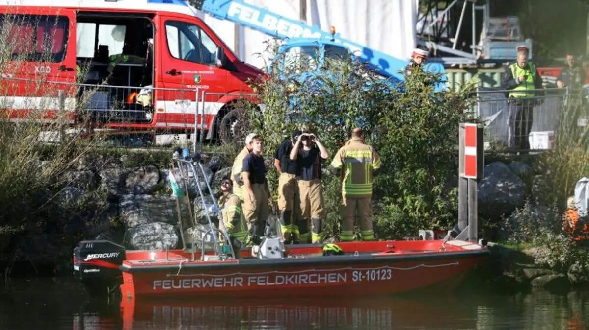 Feuerwehrtaucher suchten am Vormittag nach dem vermissten Arbeiter | Feuerwehrtaucher suchten am Vormittag nach dem vermissten Arbeiter