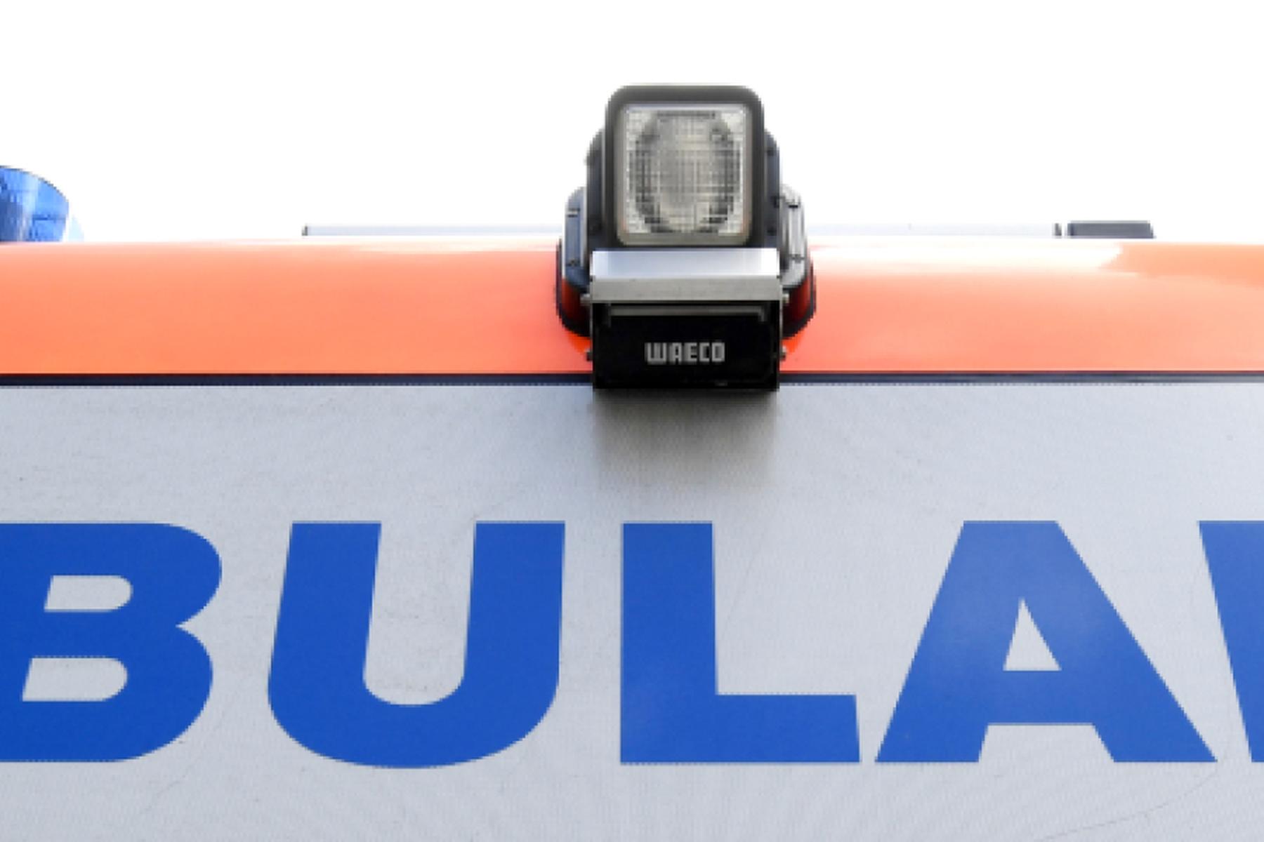 St. Johann in Tirol: Pkw-Lenker in Tirol durchbricht Gartenzaun - wiederbelebt