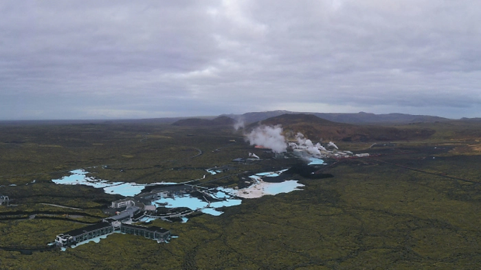 Blick auf die "Blaue Lagune" nahe der Kleinstadt Grindavik (Archiv) | Blick auf die "Blaue Lagune" nahe der Kleinstadt Grindavik (Archiv)