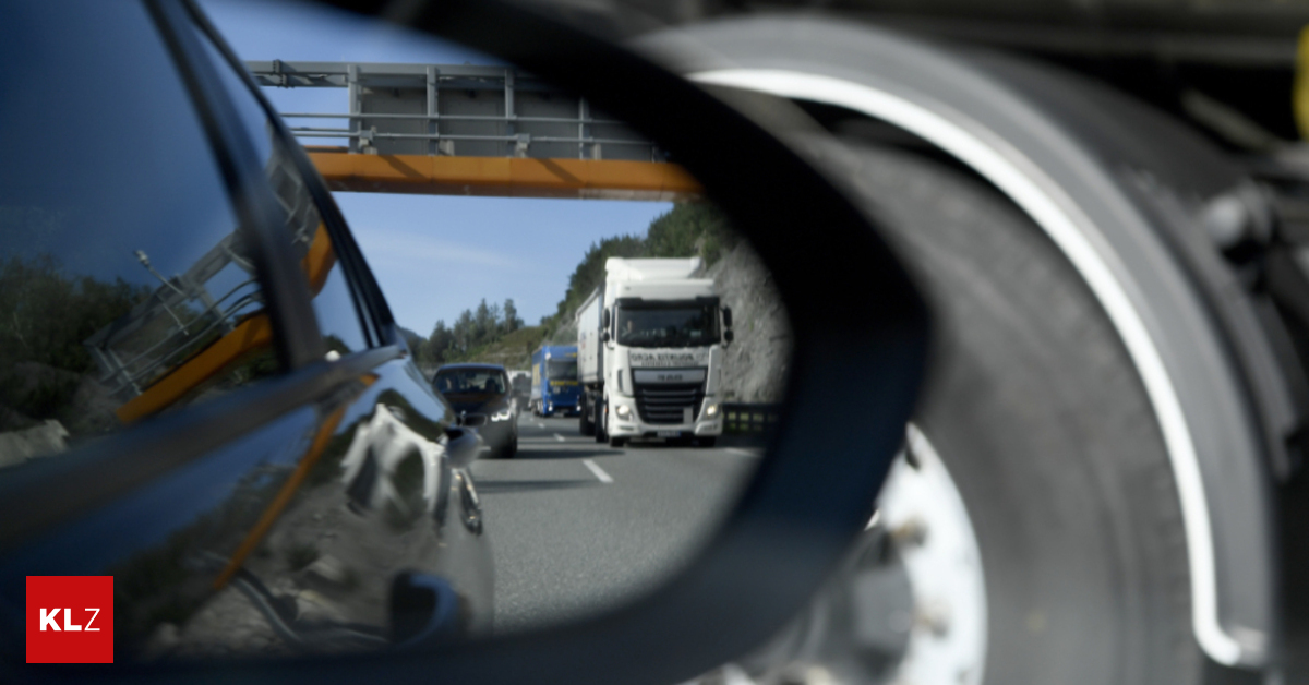 Graz-Lkw-schiebt-Auto-40-Meter-quer-ber-die-Fahrbahn