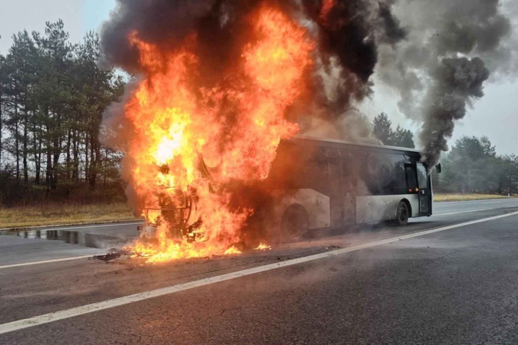 Villach: Autobus brannte auf Karawankenautobahn vollständig aus