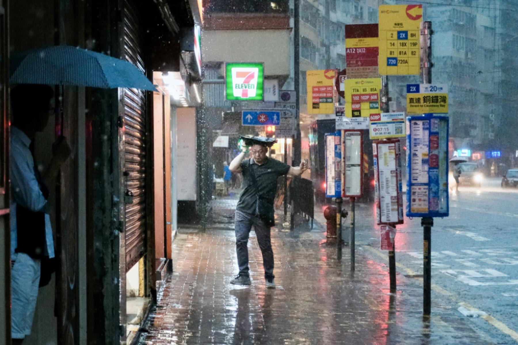 Hongkong/Peking: Rekord-Starkregen und Hochwasser in Hongkong