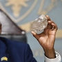 Botswanas Präsident Mokgweetsi Masisi und der Riesendiamant