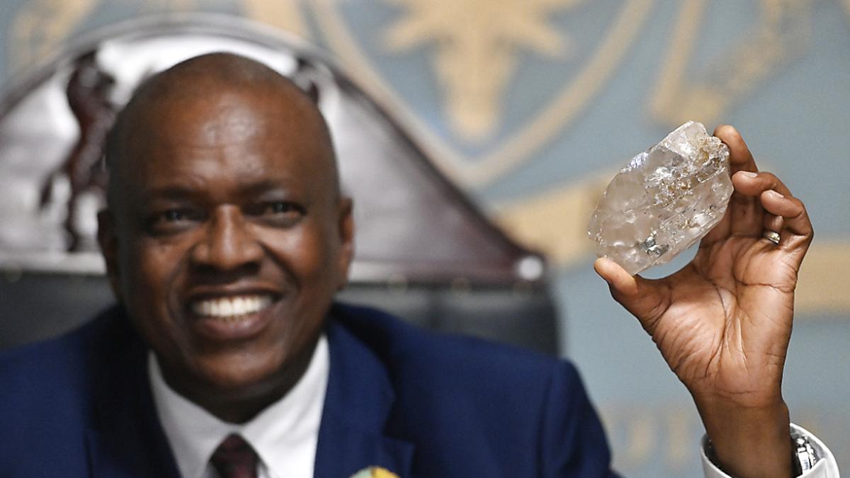 Botswanas Präsident Mokgweetsi Masisi und der Riesendiamant