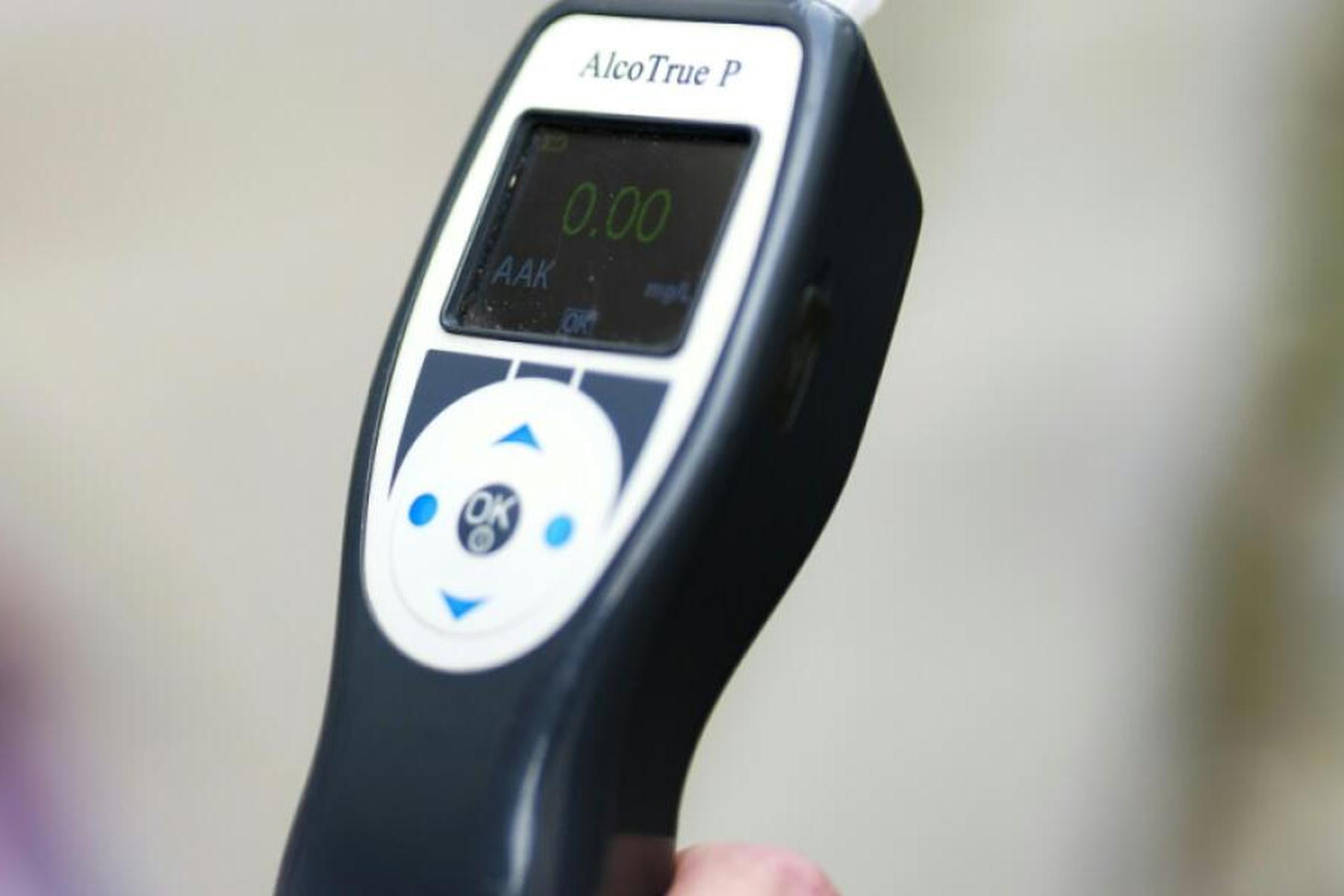 Klam: Alkolenker geriet in OÖ nach Hustenanfall von Straße