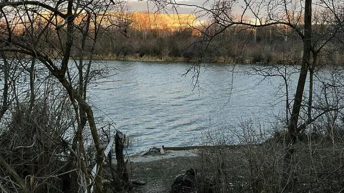 Ein Angler fischte einen Fuß des Getöteten aus dem Wasser | Ein Angler fischte einen Fuß des Getöteten aus dem Wasser