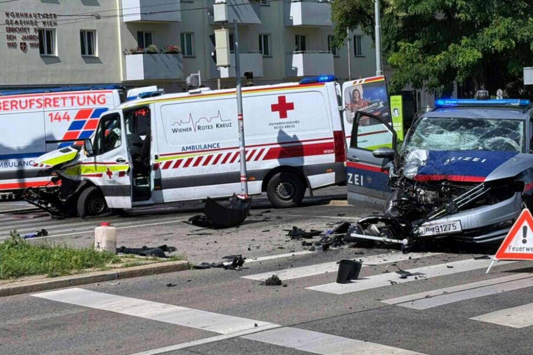 Wien: Verletzte bei Crash von Wiener Streife mit Rettungswagen