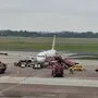 Sundair-Maschine und Einsatzfahrzeuge am Flughafen Bremen | Einsatzfahrzeuge bei der Sundair-Maschine am Flughafen Bremen