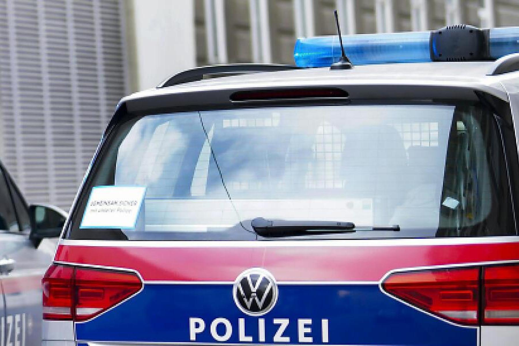 Linz: Großeinsatz der Polizei wegen Bombendrohung in Linzer Schule