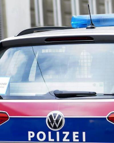 Die Polizei sperrte einen Straßenzug in Linz | Die Polizei sperrte einen Straßenzug in Linz