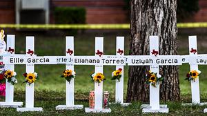 Kreuze für die getöteten Volksschulkinder in Uvalde | Für die getöteten Volksschulkinder in Uvalde wurden Kreuze aufgestellt