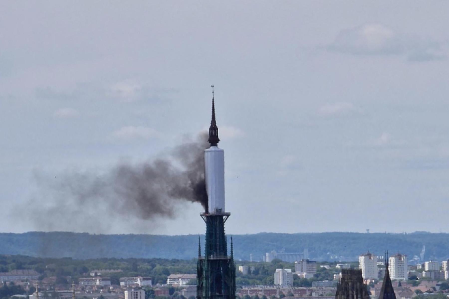 Rouen: Nach Brand: Kathedrale von Rouen in Frankreich geöffnet