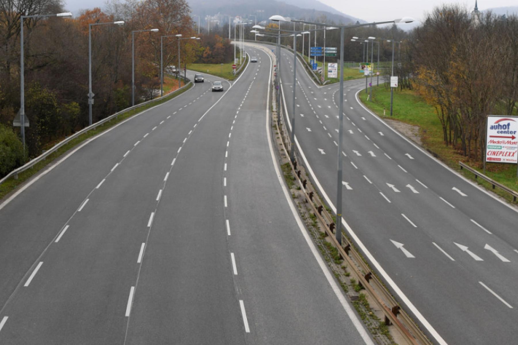 Wien: Westausfahrt in Wien wegen Wasserrohrbruchs gesperrt
