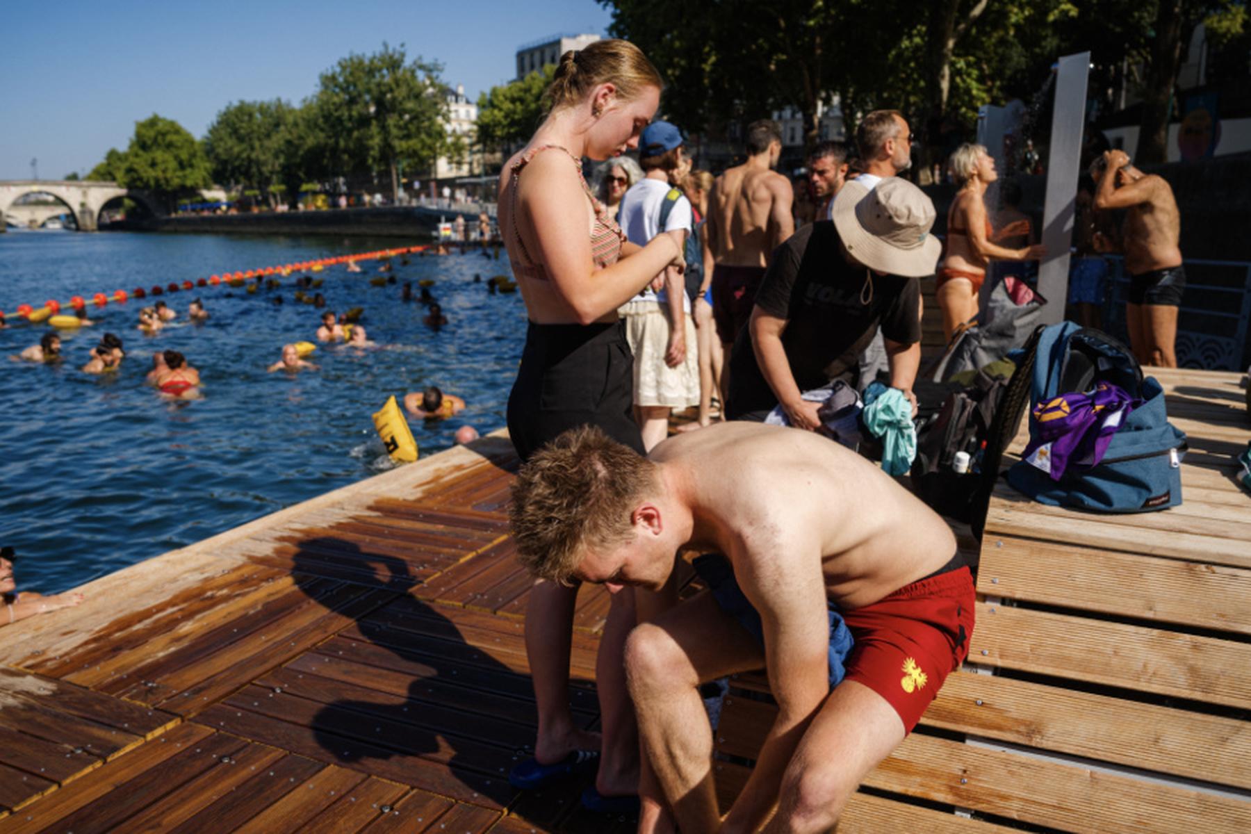 Paris: 100.000 Menschen sind in Paris in die Seine gesprungen