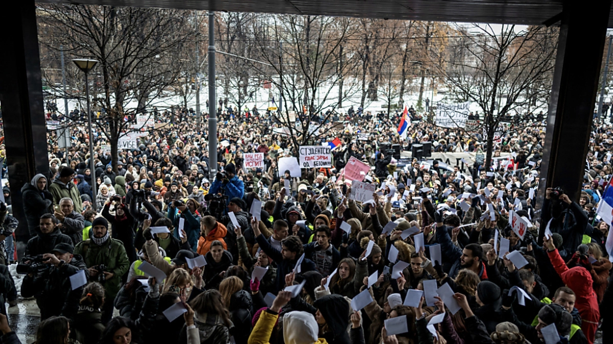 Demonstrierende fordern in Belgrad Verantwortung für Unglück | Demonstrierende fordern in Belgrad Verantwortung für Unglück