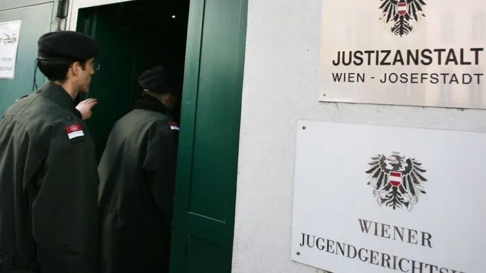 Der Mann sitzt in der Justizanstalt Josefstadt | Der Mann sitzt in der Justizanstalt Josefstadt