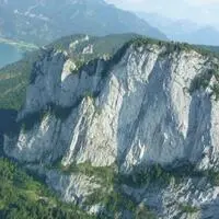 Blick auf die Drachenwand am Mondsee in Oberösterreich