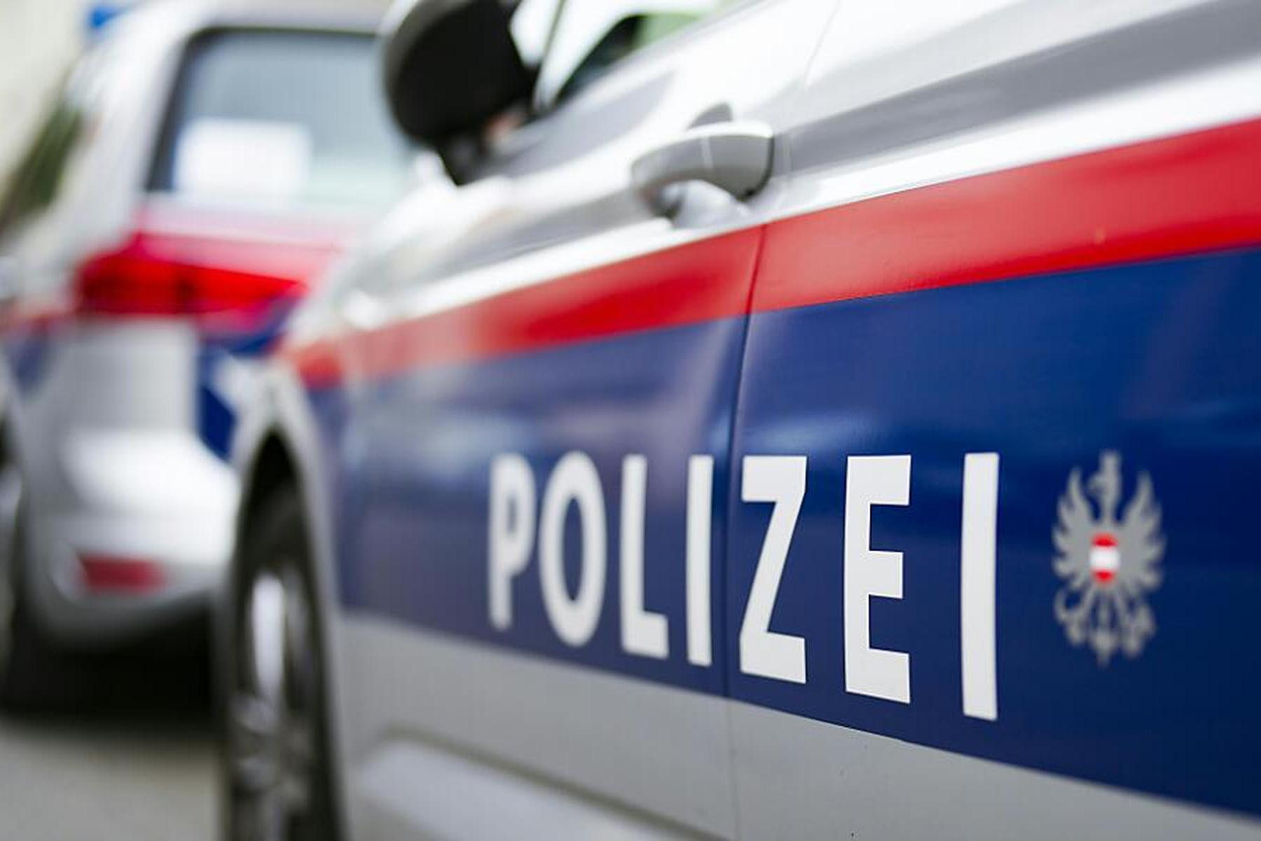 Lienz: Polizei- und Rettungsauto kollidierten in Lienz miteinander