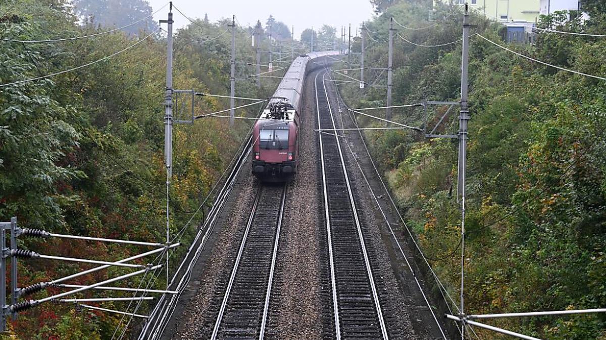 Ab Mitte Dezember soll "neue" Weststrecke wieder in Betrieb sein | Ab Mitte Dezember soll "neue" Weststrecke wieder in Betrieb sein